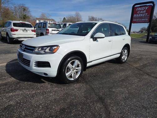 Pure White 2013 Volkswagen Touareg TDI Lux