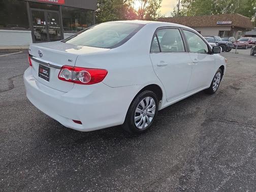 Super White 2013 Toyota Corolla LE