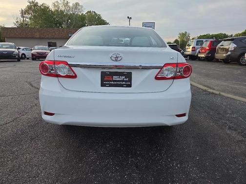 Super White 2013 Toyota Corolla LE