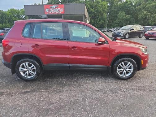 Maroon 2014 Volkswagen Tiguan 4MOTION Auto S