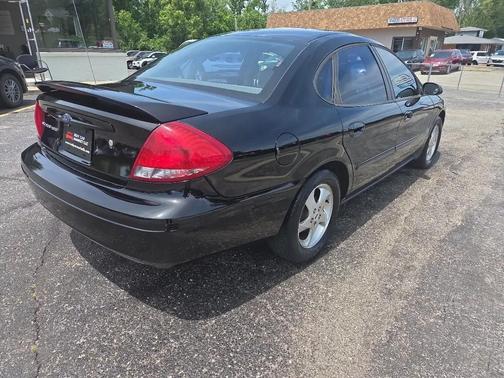 Black Clearcoat 2004 Ford Taurus SES Duratec