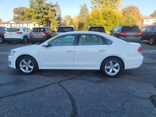 2012 Volkswagen Passat 2.5 SE