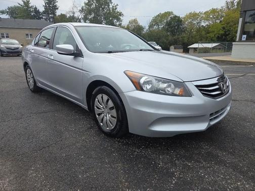 Alabaster Silver Metallic 2012 Honda Accord SE