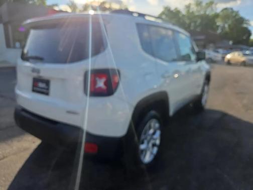 Alpine White 2016 Jeep Renegade Latitude