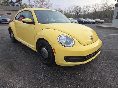 Yellow Rush 2014 Volkswagen Beetle 2.5L