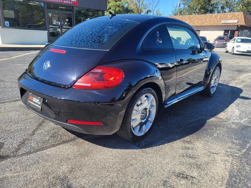 2013 Volkswagen Beetle 2.5L Fender Edition