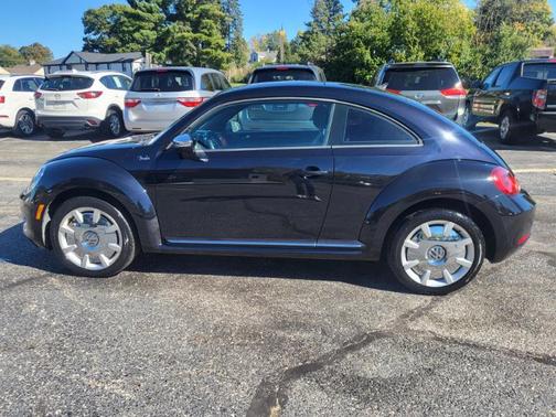 2013 Volkswagen Beetle 2.5L Fender Edition