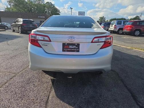 Classic Silver Metallic 2012 Toyota Camry SE