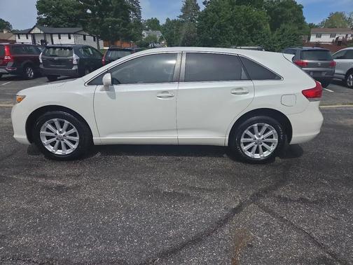 Pearl White 2009 Toyota Venza Base