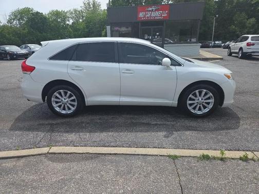 Pearl White 2009 Toyota Venza Base