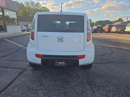 Clear White 2011 Kia Soul +