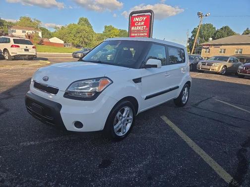 Clear White 2011 Kia Soul +
