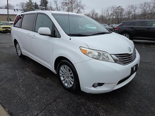 2011 Toyota Sienna XLE