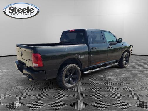 Brilliant Black Crystal Pearlcoat 2018 RAM 1500 Express