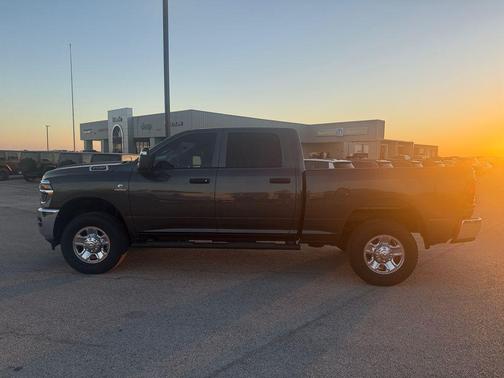 2025 RAM 2500 Tradesman Crew Cab 4x4 6'4' Box
