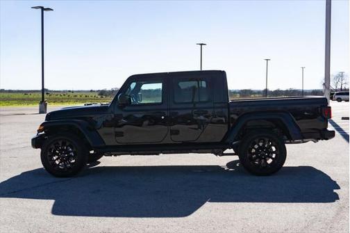 2025 Jeep Gladiator Nighthawk