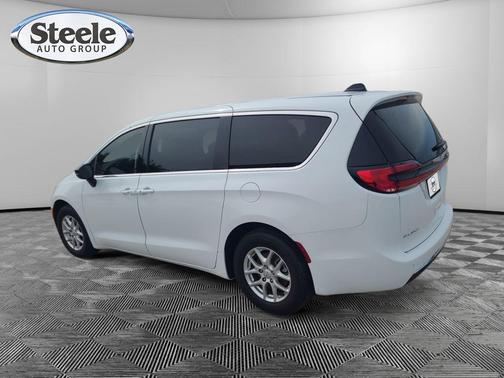 Bright White Clearcoat 2025 Chrysler Pacifica L