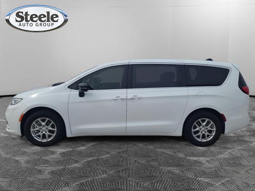 Bright White Clearcoat 2025 Chrysler Pacifica L