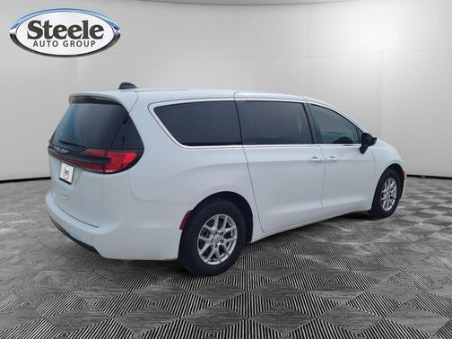 Bright White Clearcoat 2025 Chrysler Pacifica L