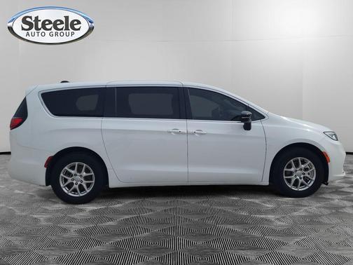 Bright White Clearcoat 2025 Chrysler Pacifica L