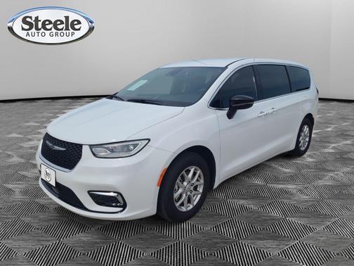 Bright White Clearcoat 2025 Chrysler Pacifica L