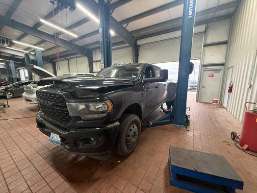 2022 RAM 3500 Lone Star Crew Cab 4x4 8' Box