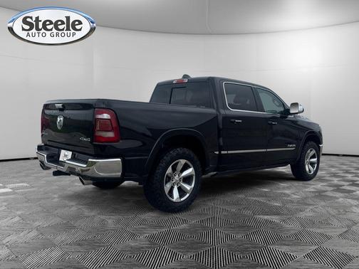Diamond Black Crystal Pearlcoat 2019 RAM 1500 Limited