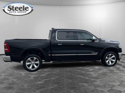 Diamond Black Crystal Pearlcoat 2021 RAM 1500 Limited