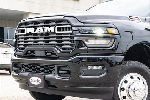 2025 RAM 3500 Lone Star Crew Cab 4x4 8' Box
