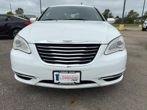 2013 Chrysler 200 Touring