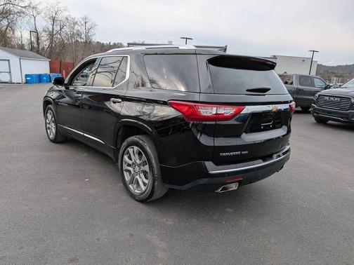 Mosaic Black Metallic 2019 Chevrolet Traverse Premier