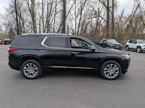 Mosaic Black Metallic 2019 Chevrolet Traverse Premier
