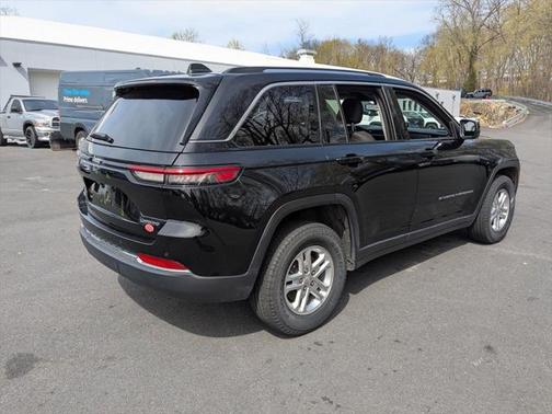 2022 Jeep Grand Cherokee Laredo