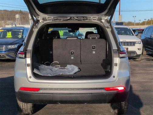 2026 Jeep Grand Cherokee Altitude