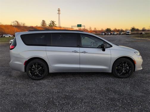 2026 Chrysler Pacifica L