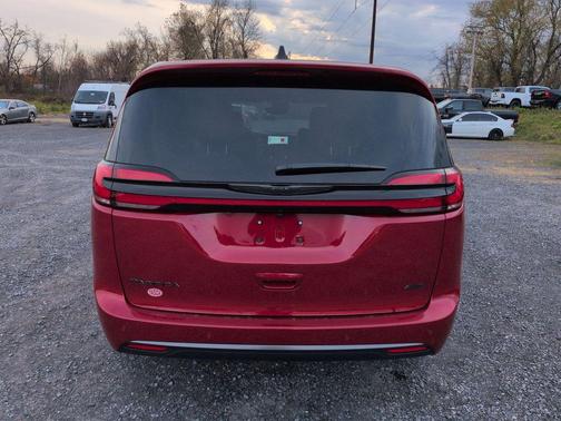 2026 Chrysler Pacifica L