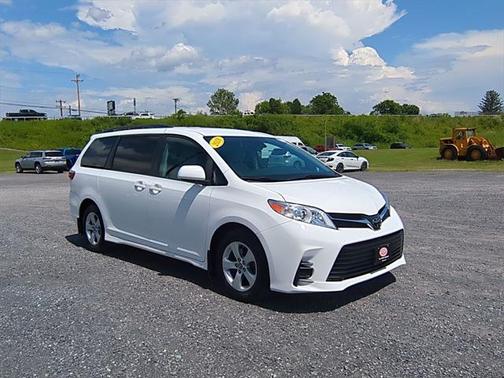 2018 Toyota Sienna LE