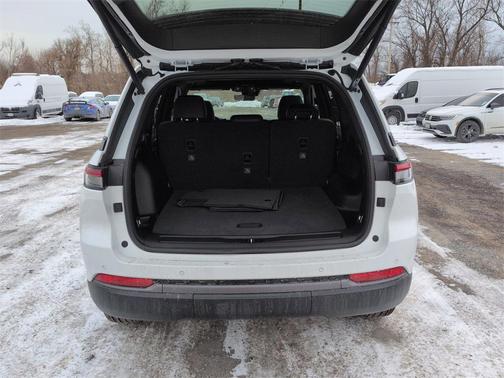 2026 Jeep Grand Cherokee Altitude