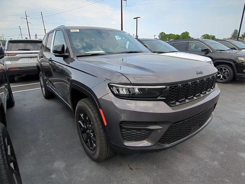 2025 Jeep Grand Cherokee Laredo