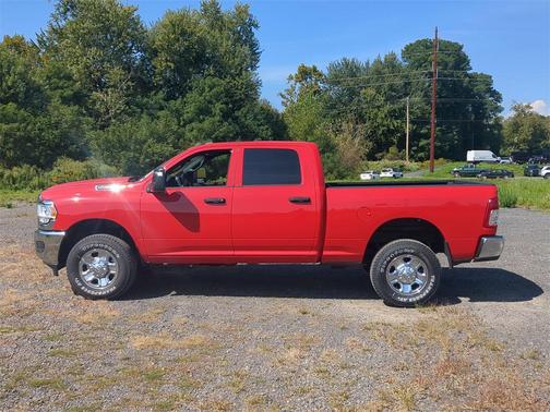 2024 RAM 2500 Tradesman Crew Cab 4x4 6'4' Box