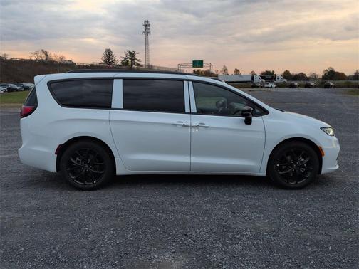 2026 Chrysler Pacifica L