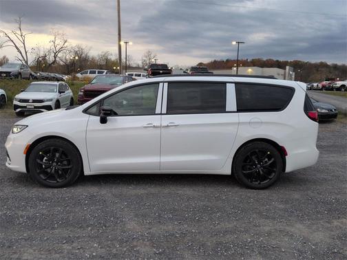 2026 Chrysler Pacifica L