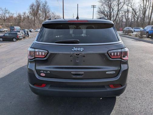 Granite Crystal Metallic Clearcoat 2021 Jeep Compass Latitude