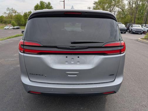 Billet Silver Metallic Clearcoat 2021 Chrysler Pacifica Touring AWD