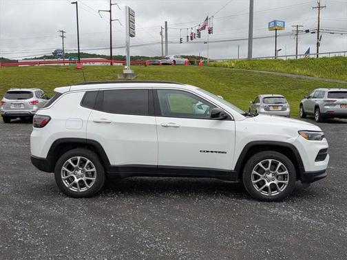 2023 Jeep Compass Latitude Lux