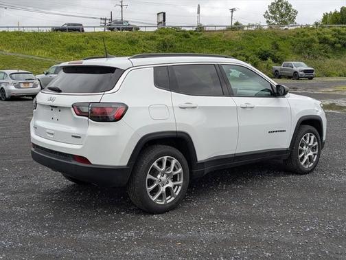 2023 Jeep Compass Latitude Lux