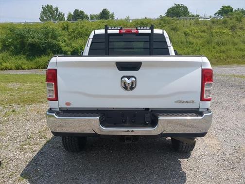 2022 RAM 2500 Tradesman Crew Cab 4x4 6'4' Box