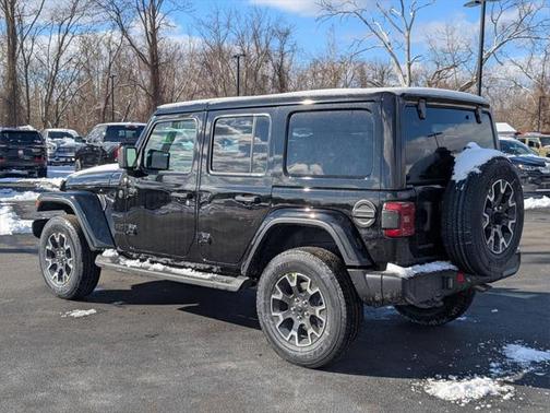 2025 Jeep Wrangler 4-Door Sahara 4x4