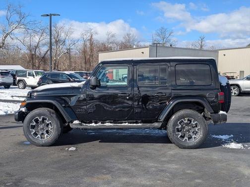 2025 Jeep Wrangler 4-Door Sahara 4x4