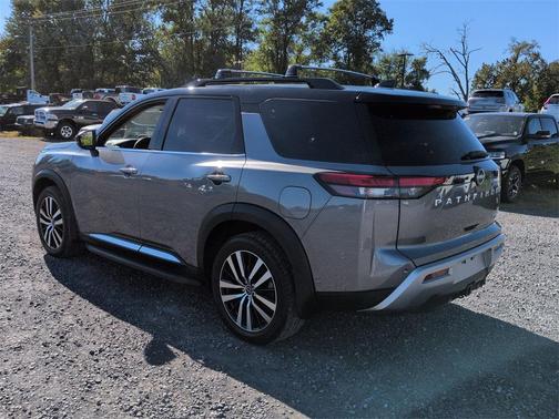 2023 Nissan Pathfinder Platinum 4WD